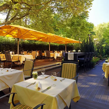 Sheraton Grand מלון