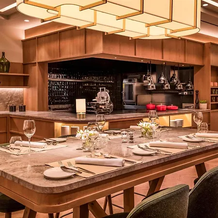 Sheraton Grand Solnohrad