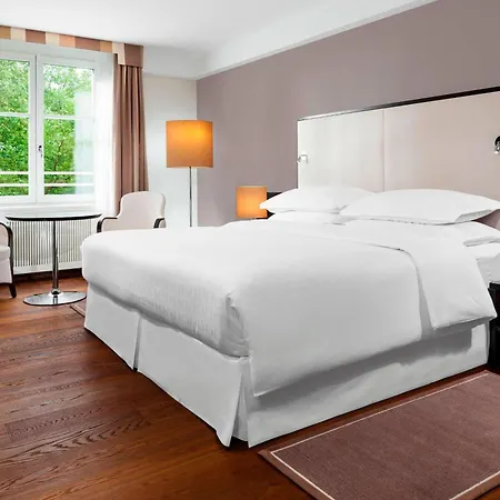 Sheraton Grand Hotel 5*