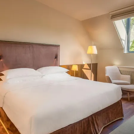 Sheraton Grand Hotel